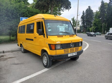 Mercedes 208 D
