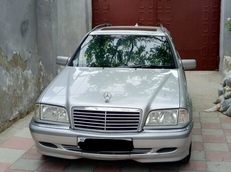 Mercedes C 200