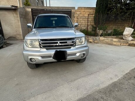 Mitsubishi Pajero io