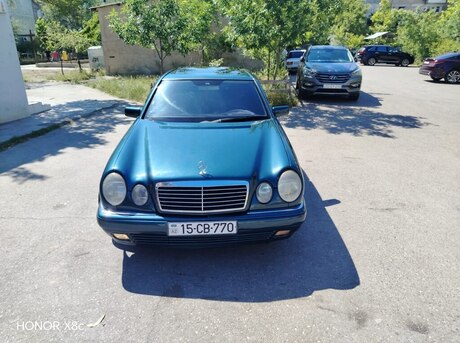 Mercedes E 240