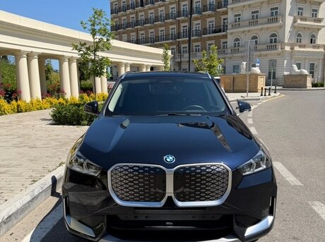 BMW iX1
