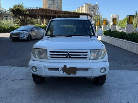 Mitsubishi Pajero io