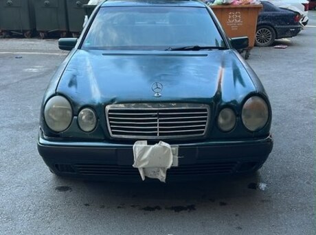 Mercedes E 220
