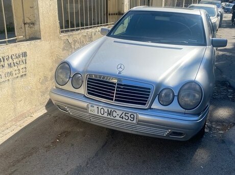 Mercedes E 240