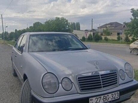 Mercedes E 240