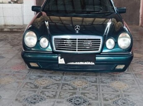 Mercedes E 230