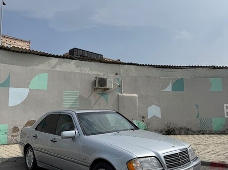 Mercedes C 200