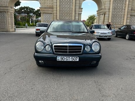 Mercedes E 230