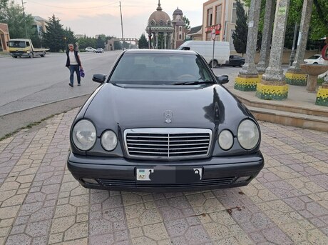 Mercedes E 230