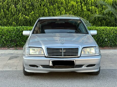 Mercedes C 200