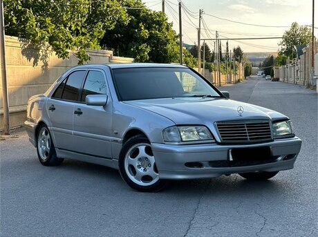 Mercedes C 200