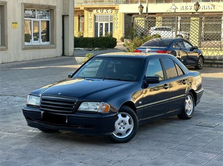 Mercedes C 200