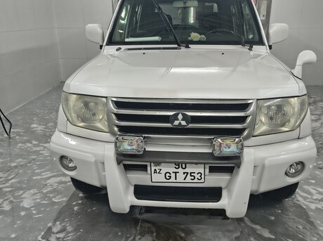 Mitsubishi Pajero io