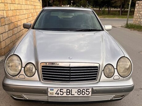 Mercedes E 240