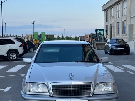 Mercedes C 200
