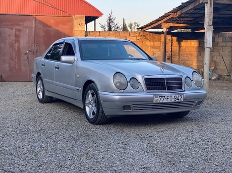 Mercedes E 220