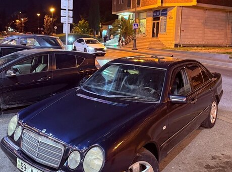Mercedes E 200