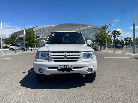Mitsubishi Pajero io