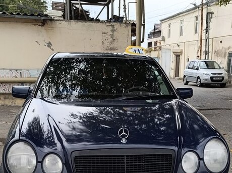 Mercedes E 200