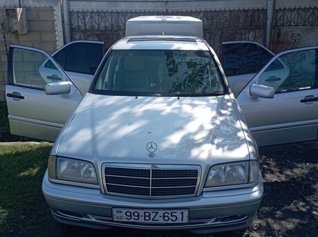 Mercedes C 200
