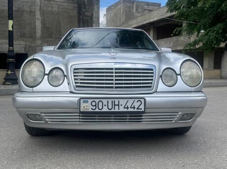 Mercedes E 230
