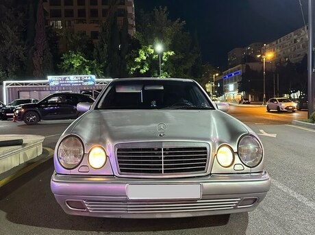 Mercedes E 240