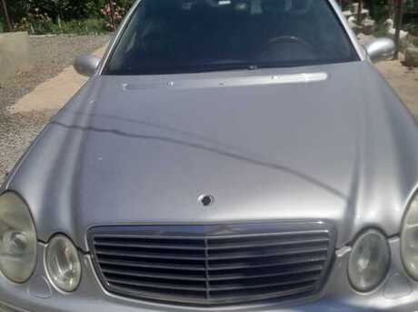 Mercedes E 240