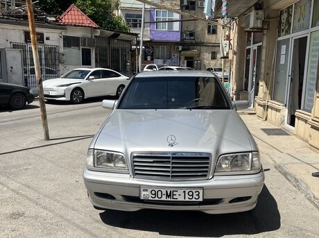 Mercedes C 200