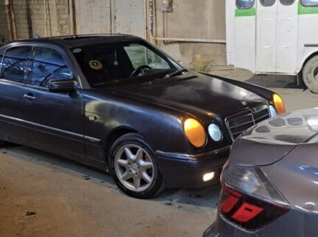 Mercedes E 230