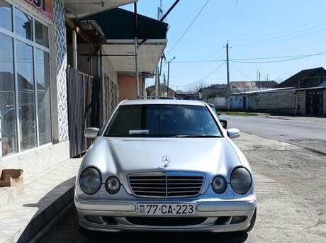 Mercedes E 220