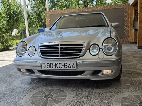 Mercedes E 240