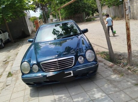 Mercedes E 270