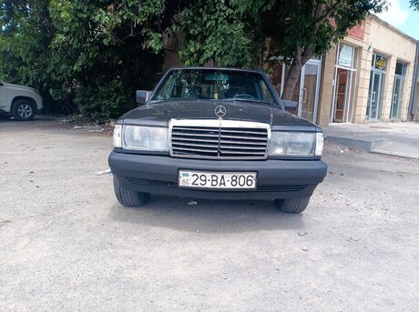 Mercedes 190