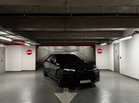 BMW i7