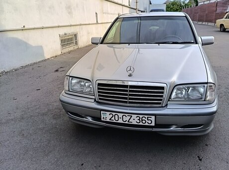 Mercedes C 180