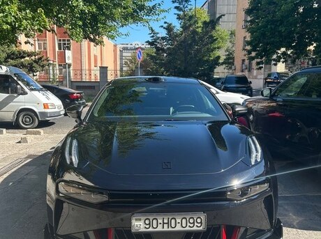 ZEEKR 001