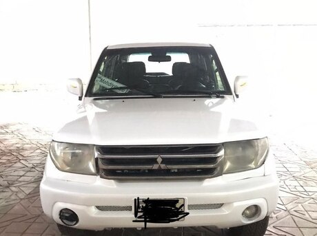 Mitsubishi Pajero io