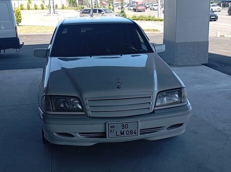 Mercedes C 200