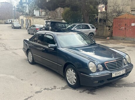 Mercedes E 200
