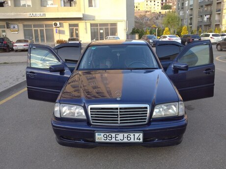 Mercedes C 200