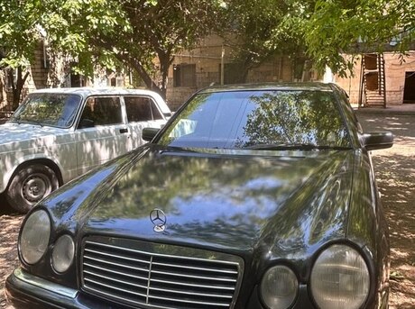 Mercedes E 230