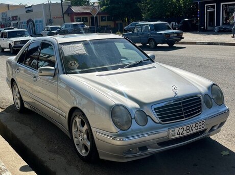 Mercedes E 240
