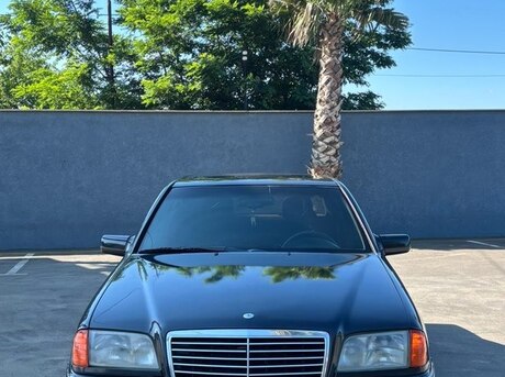 Mercedes C 180
