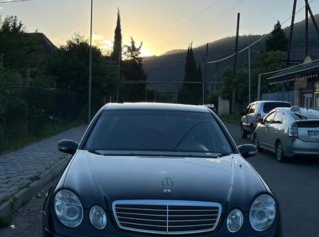Mercedes E 240