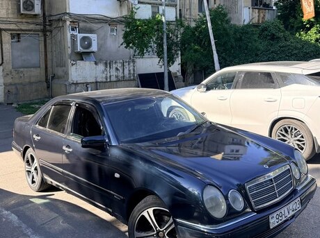 Mercedes E 200