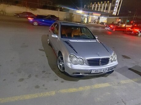 Mercedes C 200