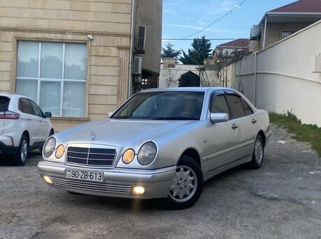 Mercedes E 240