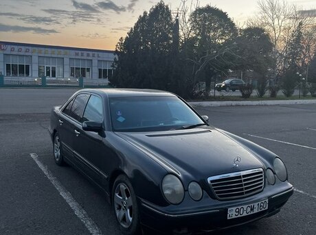 Mercedes E 240