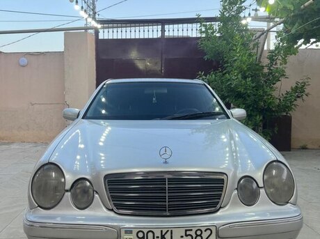 Mercedes E 220