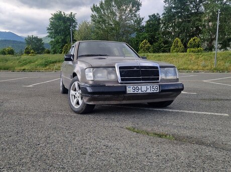Mercedes 200 E